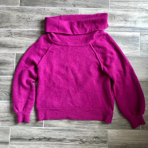 FREE PEOPLE - LASSIE FUSCIA OVERSIZED PULLOVER SWEATER - Size Small - Picture 2 of 13